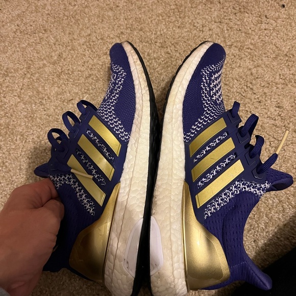 Men’s Adidas UltraBoost UW Huskies Purple/Gold Size 8. - Picture 13 of 13